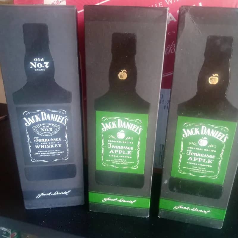 Imagem da campanha 2 Whisky Jack daniel's maçã verde 1 whisky Jack daniel's tradicional ou R$300 no pix