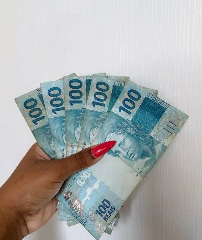 Imagem da campanha 15 anos da Ana Clara 1° prêmio 500 reais 2° prêmio Cesta de produtos Boticário 3° prêmio Cesta de café da manhã