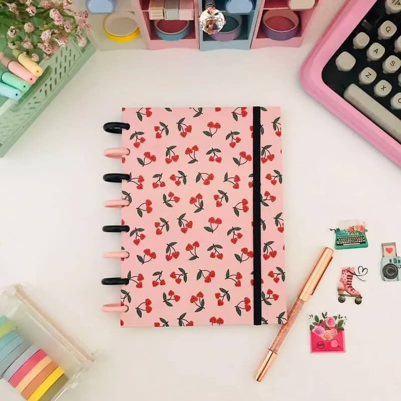 Imagem da campanha Caderno de Disco A5 Cerejinhas