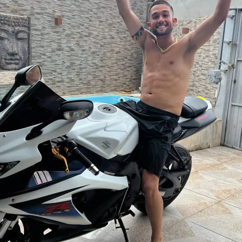 Imagem da campanha Moto ESPORTIVA SRad 2013 + Capacete + Moletom Suzuki