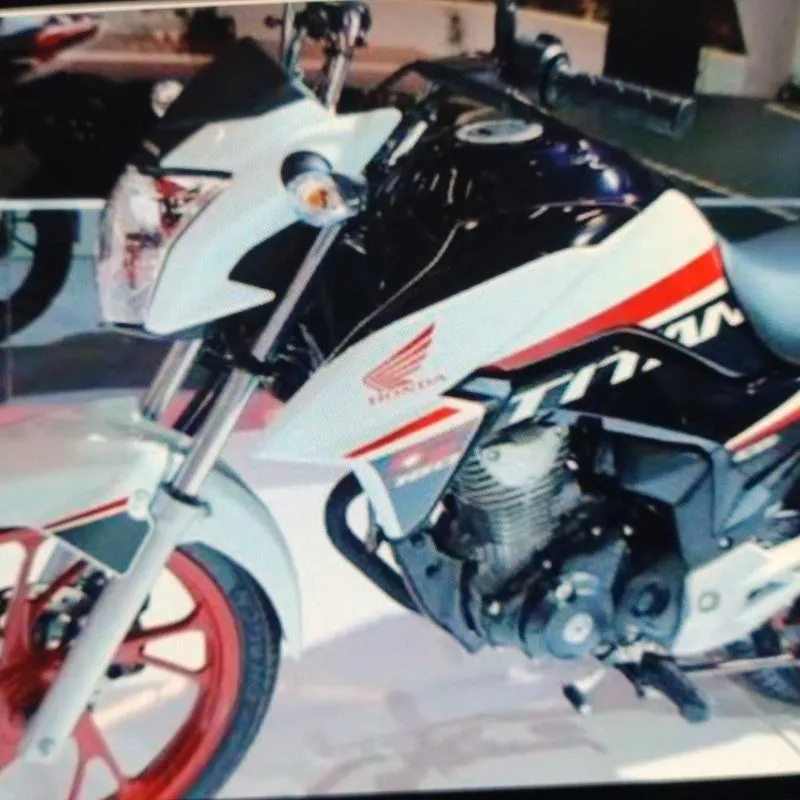 Imagem da campanha CG titã 160 ou 15,000 quinze mil no pix.