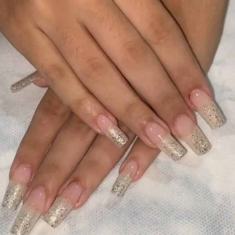 Imagem da campanha Ação da Thiffa nails