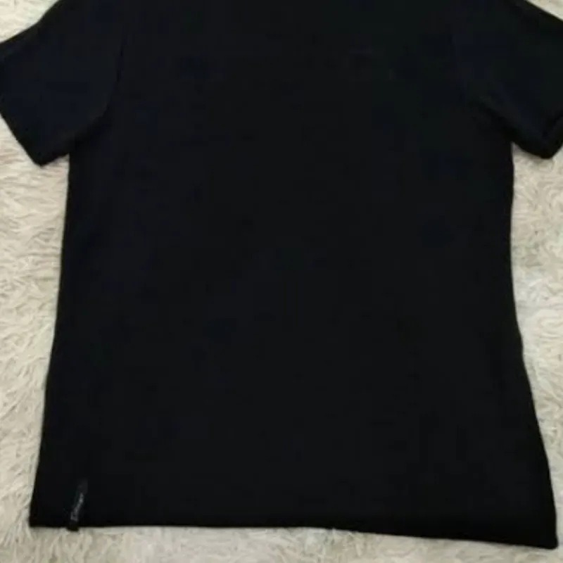 Imagem da campanha neste caso, será uma camisa ditongo gola lisa, essa preta é só um exemplo!