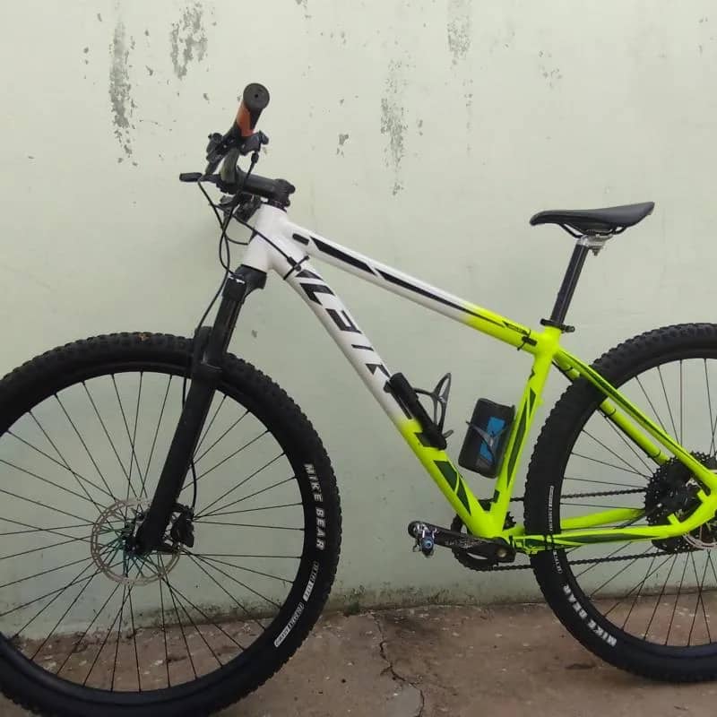 Imagem da campanha Bicicleta FIRST SHELBY GOLD