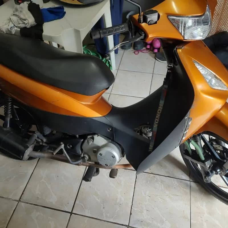 Imagem da campanha biz 125 2006