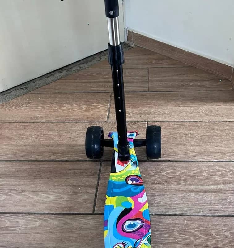 Imagem da campanha Patinete que acende as rodinhas