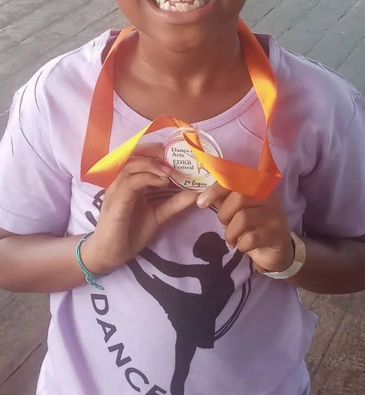 Imagem da campanha Ajuda para o festival de Abril