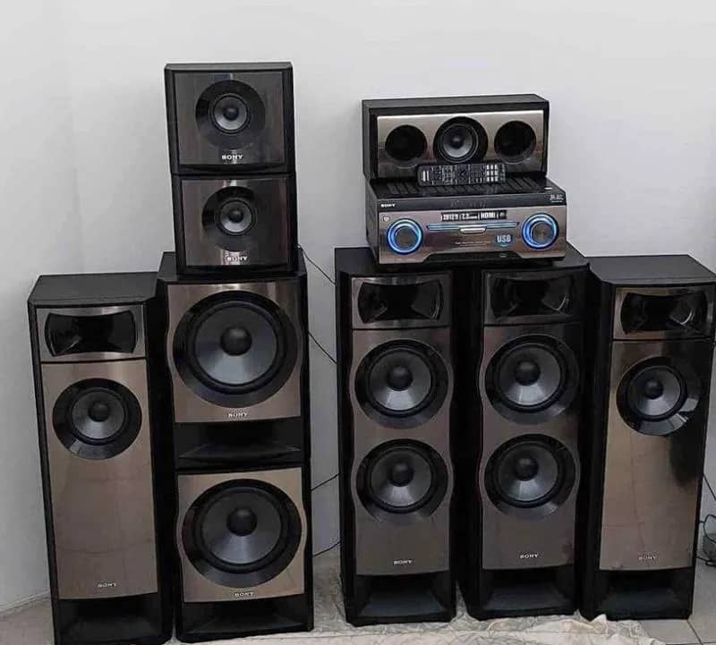 Imagem da campanha Sony Muteki HT-M7 2012 - equipamento impecável