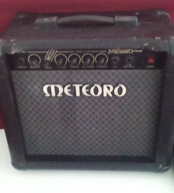 Imagem da campanha Kit iniciantes - Amplificador Meteoro nitrous Drive + Pedaleira Zoom G2