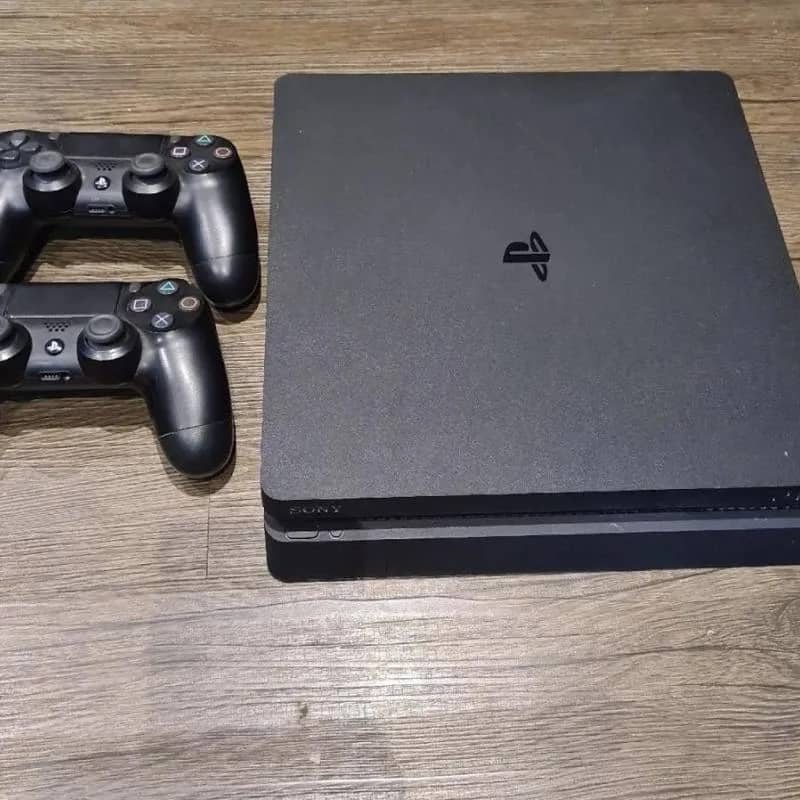 Imagem da campanha PlayStation 4 com dois controles