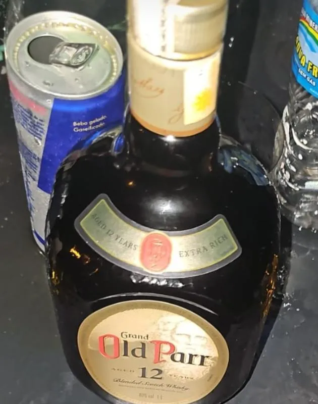 Imagem da campanha Uma Garrafa de Whisky ou R$ 100 Reais no Pix