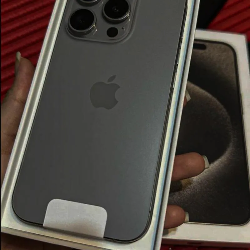 Imagem da campanha Apple iPhone 15 Pro Max 256GB Cor Titanium