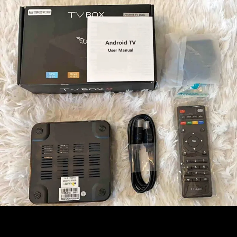 Imagem da campanha Tv Box Android tv 4K  novo   junto a um app com um mês grátis de Netflix Amazon Globo play hullu Apple tv entre outros .