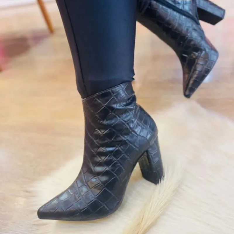 Imagem da campanha Linda bota de couro, cano baixo