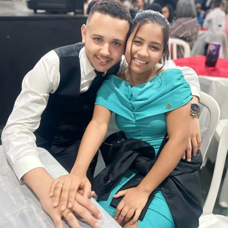 Imagem da campanha Sara e Matheus