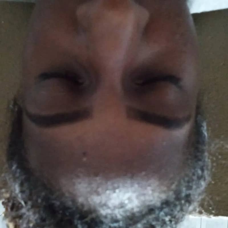 Imagem da campanha 1 mês de designer de sobrancelhas grátis.