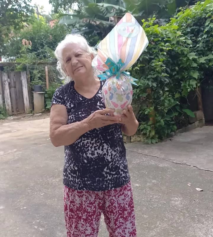 Imagem da campanha Rifa projeto social "Dia da Alegria". Um Ovo de Páscoa de 2kg com chocolate branco e preto