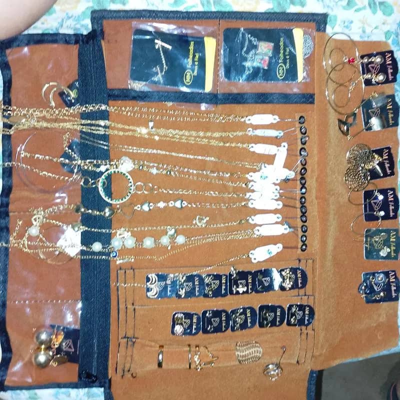 Imagem da campanha Jóias semi jóias