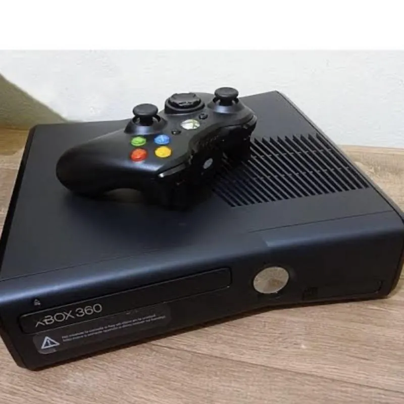 Imagem da campanha Xbox 360 + controle é um jogo de futebol