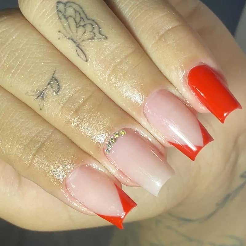 Imagem da campanha 1 ano de unha grátis  ou 1000 na conta