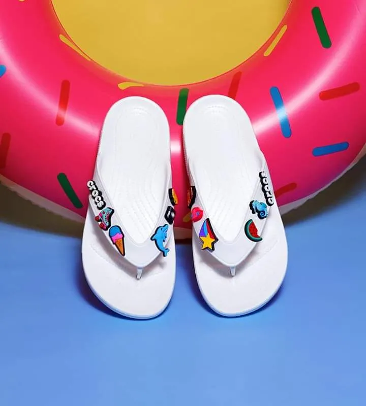 Imagem da campanha 200 no pix ou uma crocs