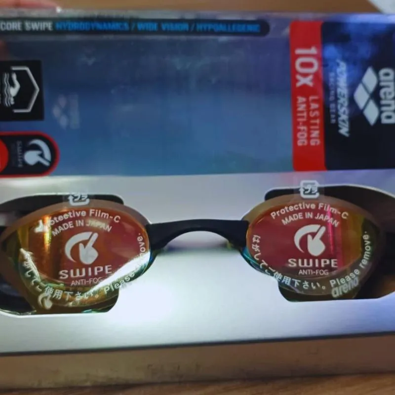 Imagem da campanha Óculos de Natação Cobra Core Swipe