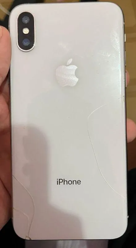 Imagem da campanha IPhone x So o fudo ta trincado