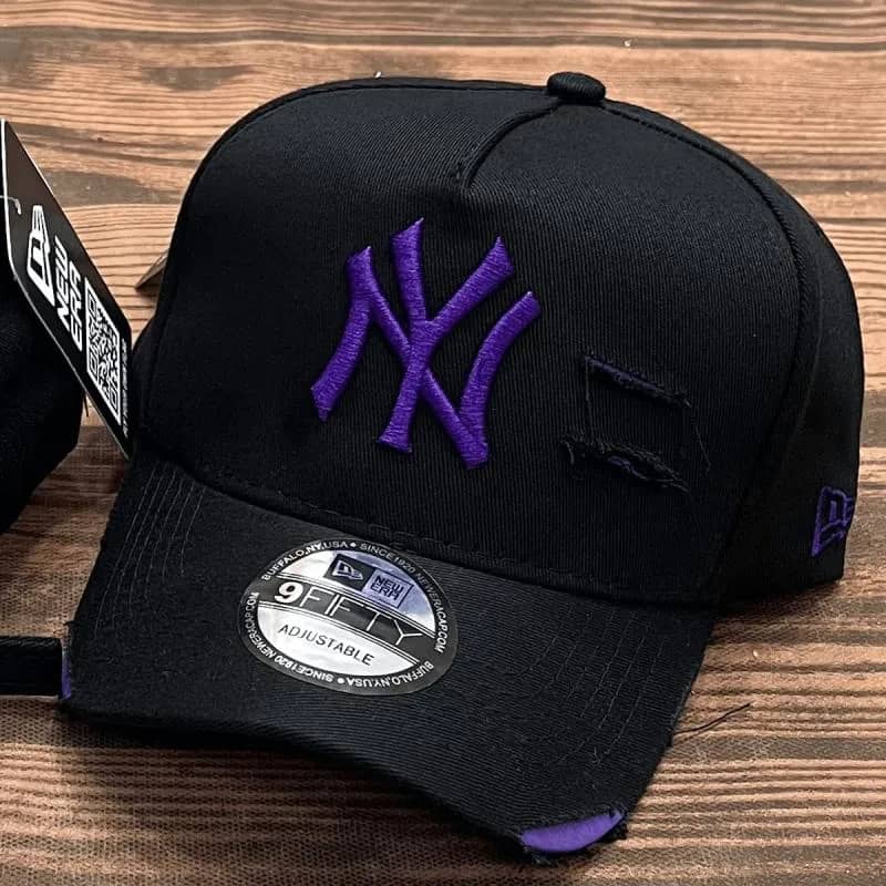 Imagem da campanha Rifa boné New York preto com roxo.