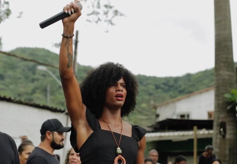 Imagem da campanha VOZ! Ajude a Pauleteh a continuar dando voz àqueles que não são escutados. Agora, nos Estados Unidos.