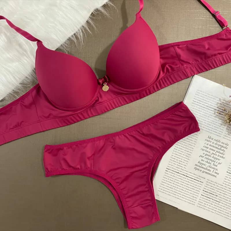 Imagem da campanha Um conjunto de lingerie+ 3 calcinhas