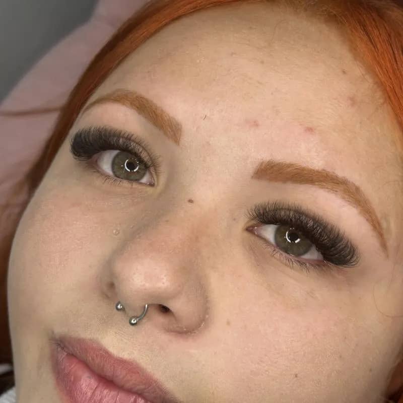 Imagem da campanha Concorra a uma extensão de cílios e designer simples de sobrancelha