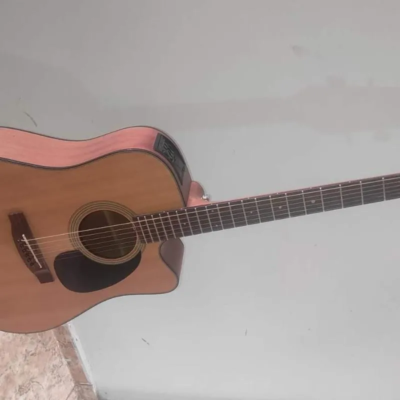 Imagem da campanha Violão Takamine EG320C