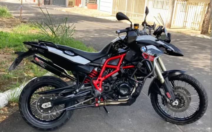 Imagem da campanha BMW F800 ou 50.000 no pix...