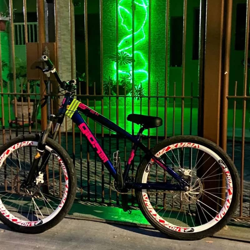 Imagem da campanha Gios 4trix 2023 azul e rosa