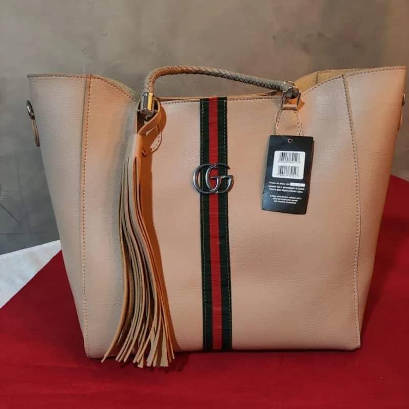 Imagem da campanha 1 bolsa grande, 1 pequena e 1 caixinha de som