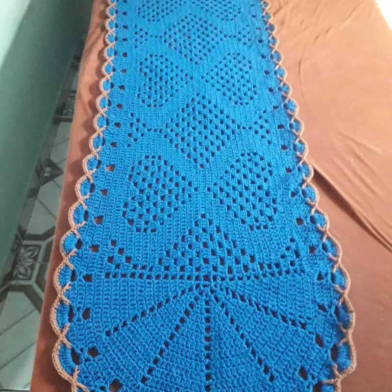 Imagem da campanha Sorteio desse caminho de mesa/passadeira de crochê em prol da compra de material de enfermagem