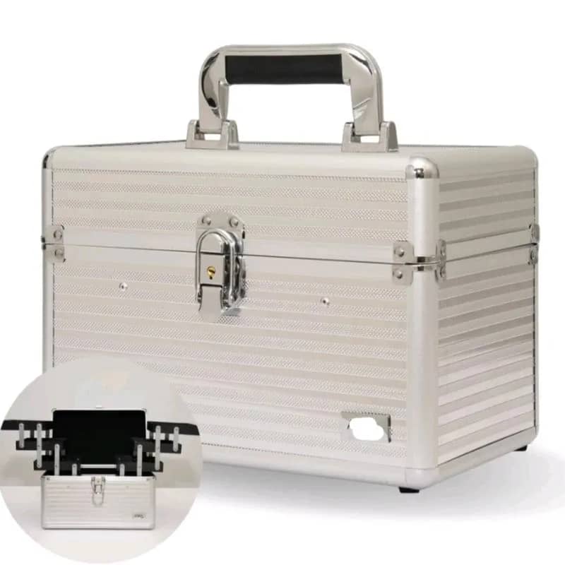 Imagem da campanha Uma maleta de maquiagem completa no valor de R$300,00