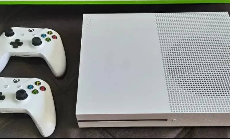 Imagem da campanha Xbox One S 2 Controles sendo 1 do Xbox série s(mais moderno) e vai com jogos