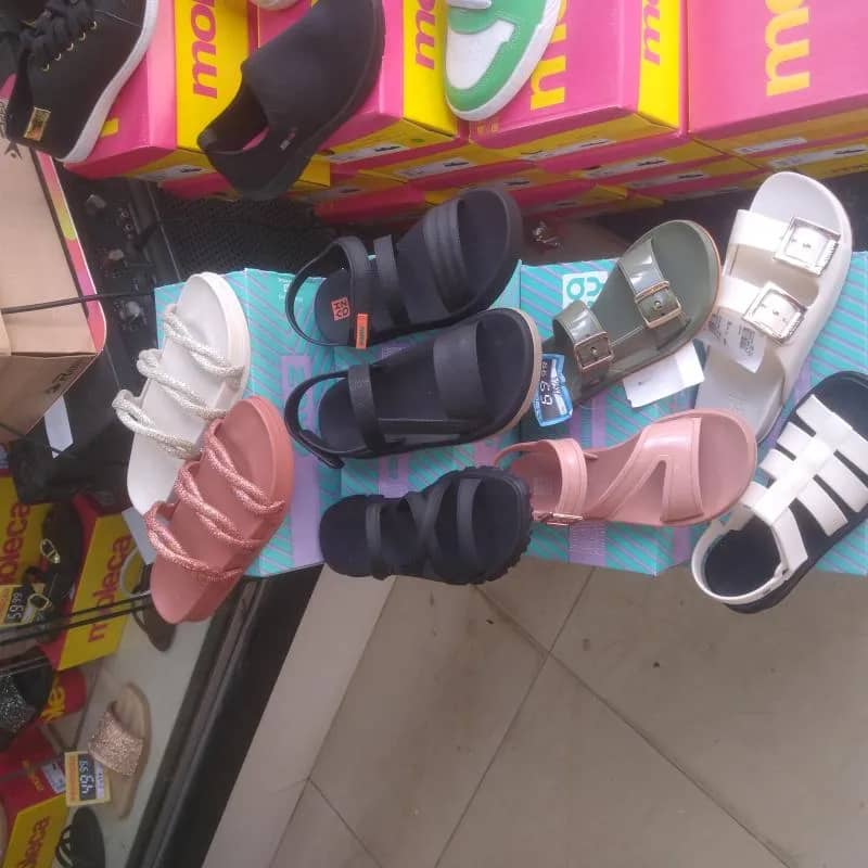 Imagem da campanha Sandálias novas