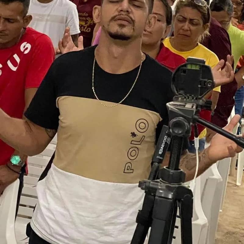 Imagem da campanha Me ajude comprar um terno