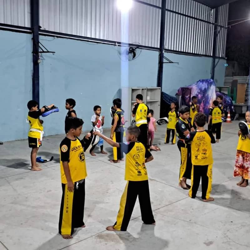 Imagem da campanha Ação entre amigos em prol do projeto social Quem Luta Não Briga & Comunidade Joana D'arc