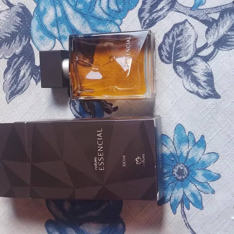 Imagem da campanha Perfume da boticário Essencial