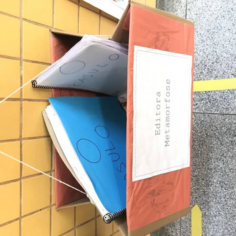 Imagem da campanha “Projeto Pequenos Escritores “ , sala da “Borboleta” a escrita social se faz necessária des da ed infantil 🤍❤️🖤 …