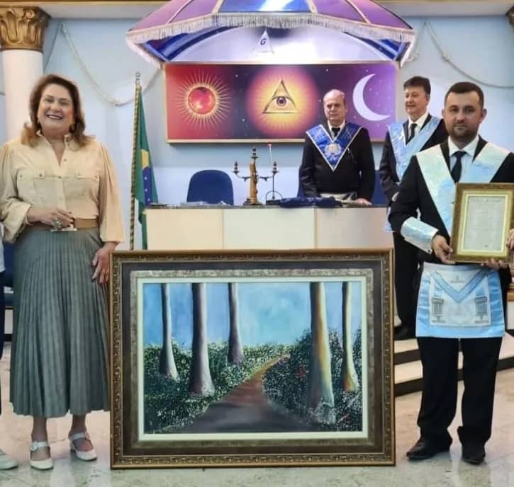 Imagem da campanha "A ARTE DA FILANTROPIA LEVA AO CAMINHO DA LUZ"