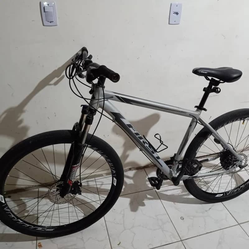 Imagem da campanha Bike First Boost 12v Deore Hidraul Susp Ar Tapered Aro 29 · Alumínio · 12 marchas