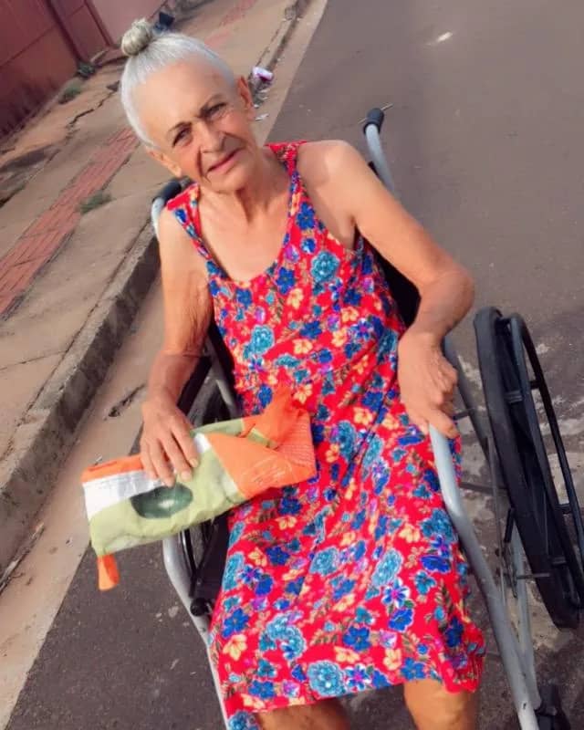 Imagem da campanha Emprol a minha mãe  pra compra produtos de igiene e se locomover ela ao médico e compra alimentação falida