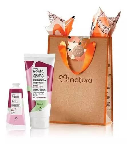Imagem da campanha 1 Kit Natura Tododia Uva Rosa e Romã com 1 creme nutritivo para o corpo 100ml + 1 creme nutritivo para as mãos 50ml