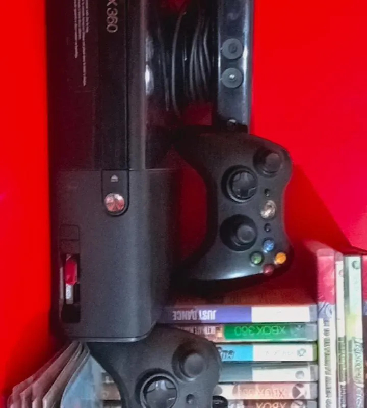 Imagem da campanha Xbox desbloqueado, 2 controles, jogos e Kinect