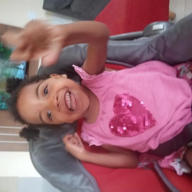 Imagem da campanha Vamos ajudar a Iza