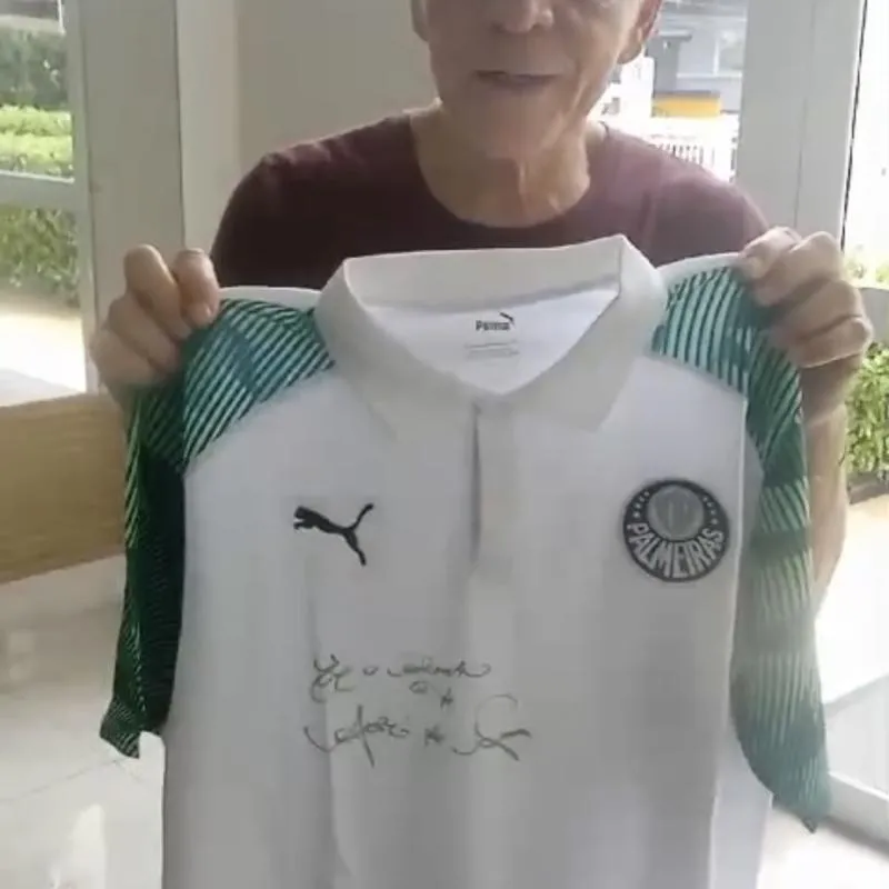 Imagem da campanha Arrecadar para cirurgia - Camiseta autografada